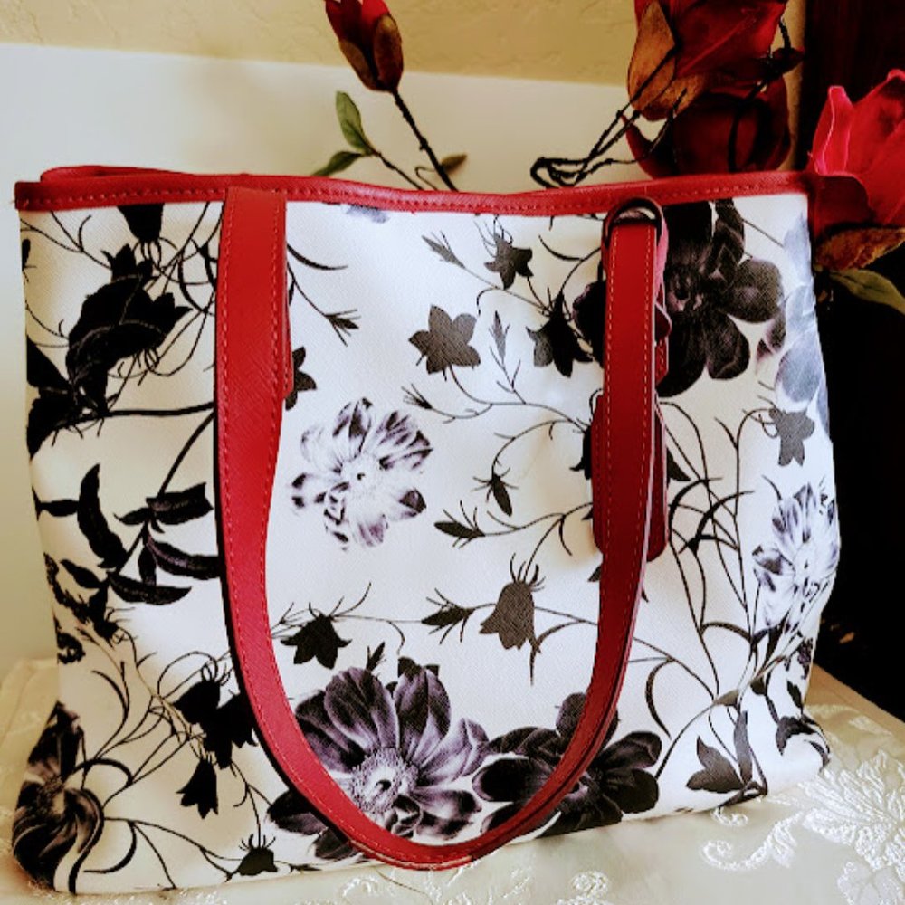 Kenneth Cole Reaction Bag - Picture 15 of 15